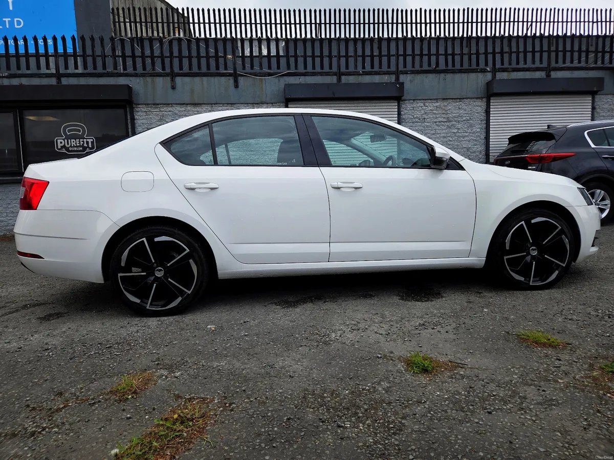 191 SKODA OCTAVIA New NCT Warranty AS NEW CAR - Image 4