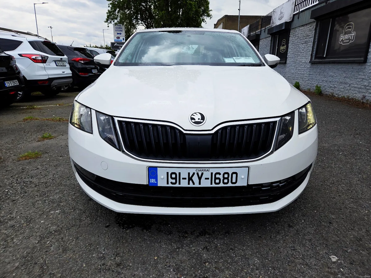 191 SKODA OCTAVIA New NCT Warranty AS NEW CAR - Image 2