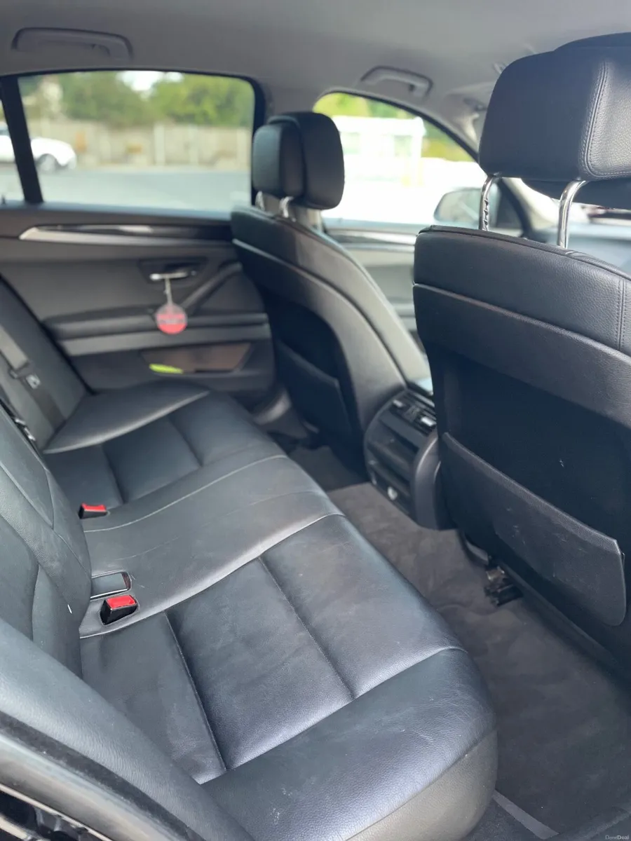 BMW 5-Series 2011 - Image 4