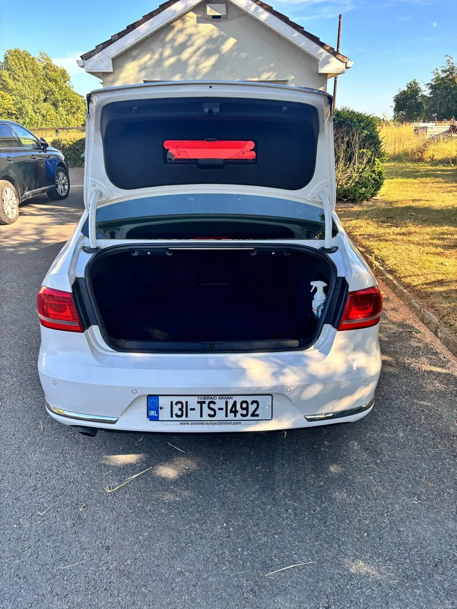131 Volkswagen Passat 1.6L - Image 3
