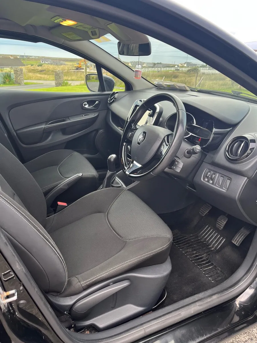 Renault Clio 2015 - Image 2