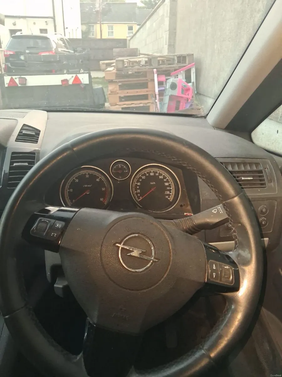 Opel Zafira 2011 - Image 2