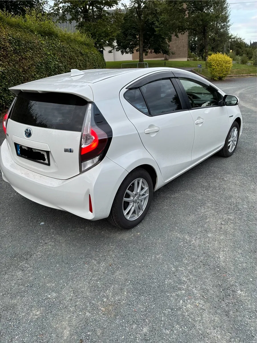 Toyota aqua 1.5 - Image 2