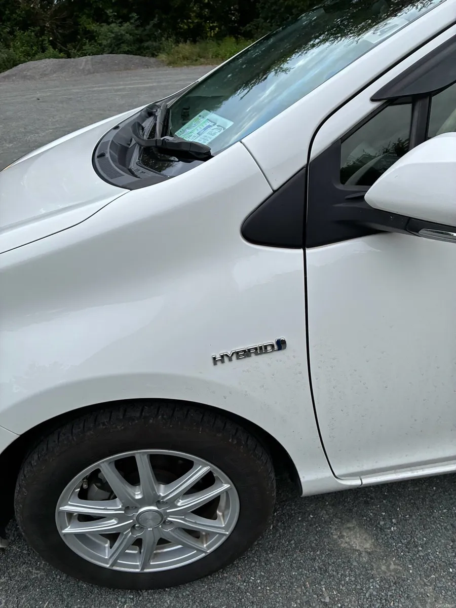 Toyota aqua 1.5 - Image 5