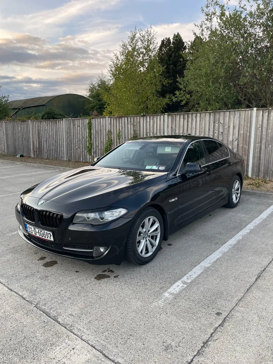 BMW 5-Series 2011 - Image 2