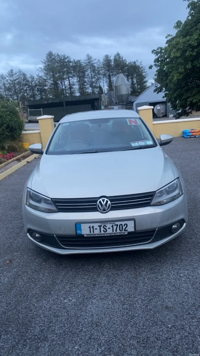 Volkswagen Jetta 2011 - Image 2