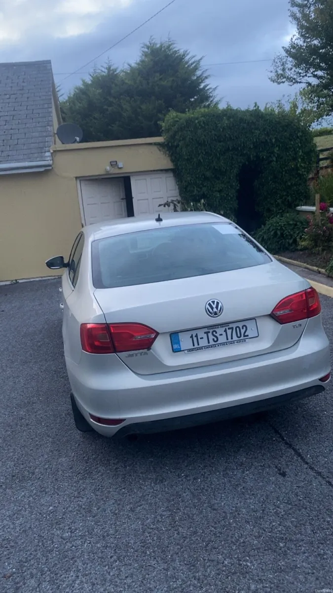 Volkswagen Jetta 2011 - Image 4