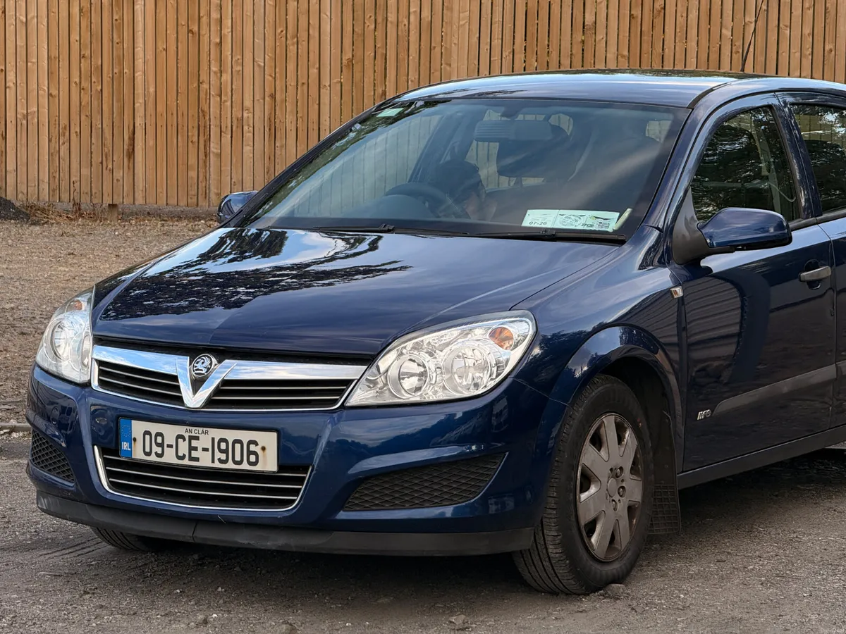 Vauxhall Astra 2009 1.8 Petrol Automatic LOW KM - Image 3
