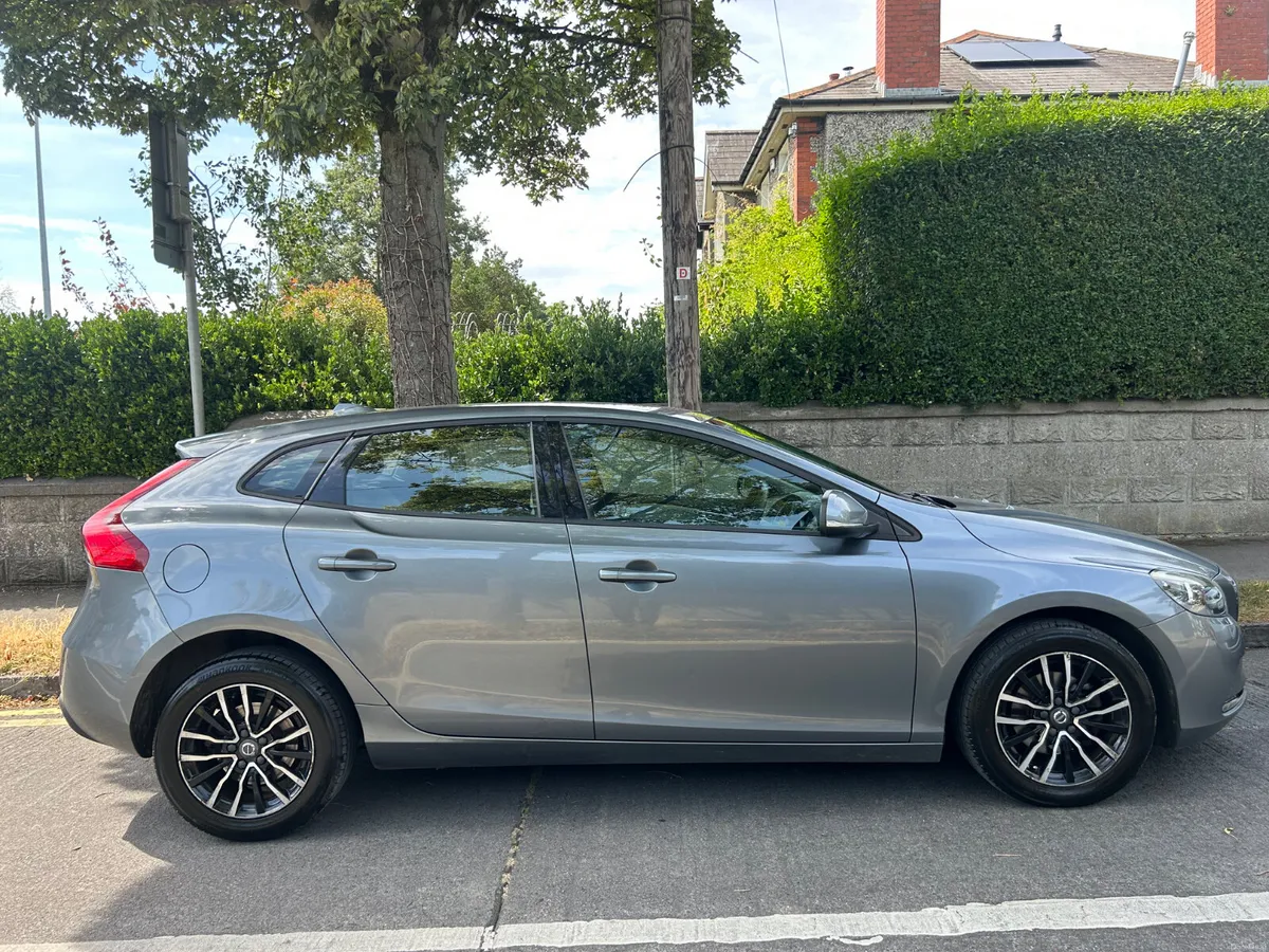 2016 VOLVO V40 DIESEL LEATHER INTERIOR - Image 4