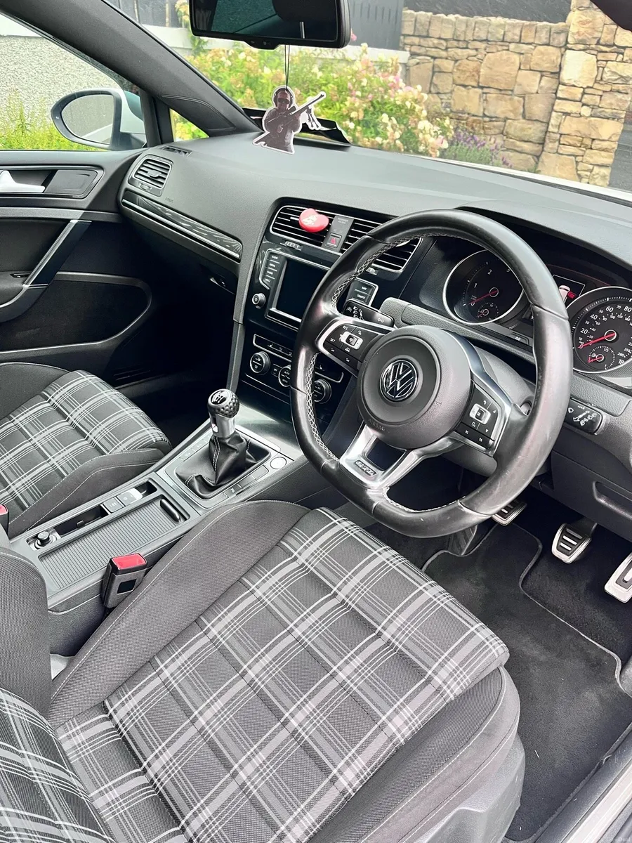 2015-152 Volkswagen Golf GTD (low KMS) - Image 6