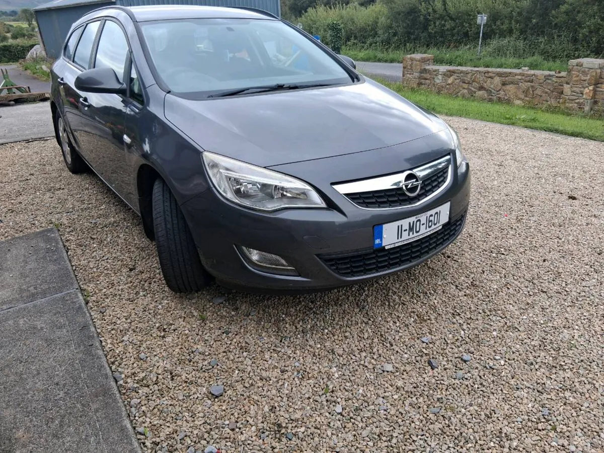 Opel Astra Diesel 2011 Estate NCT 9/27 2850 - Image 1