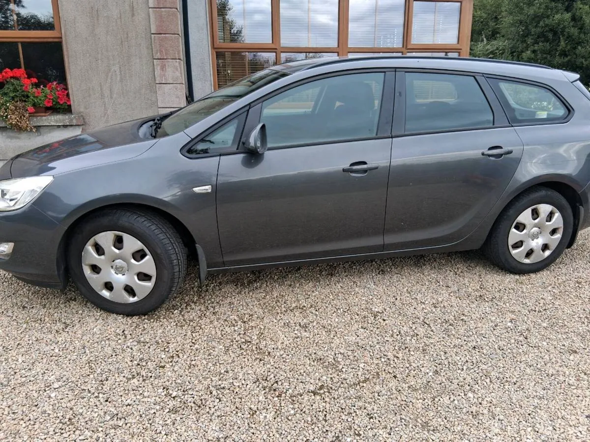 Opel Astra Diesel 2011 Estate NCT 9/27 2850 - Image 3