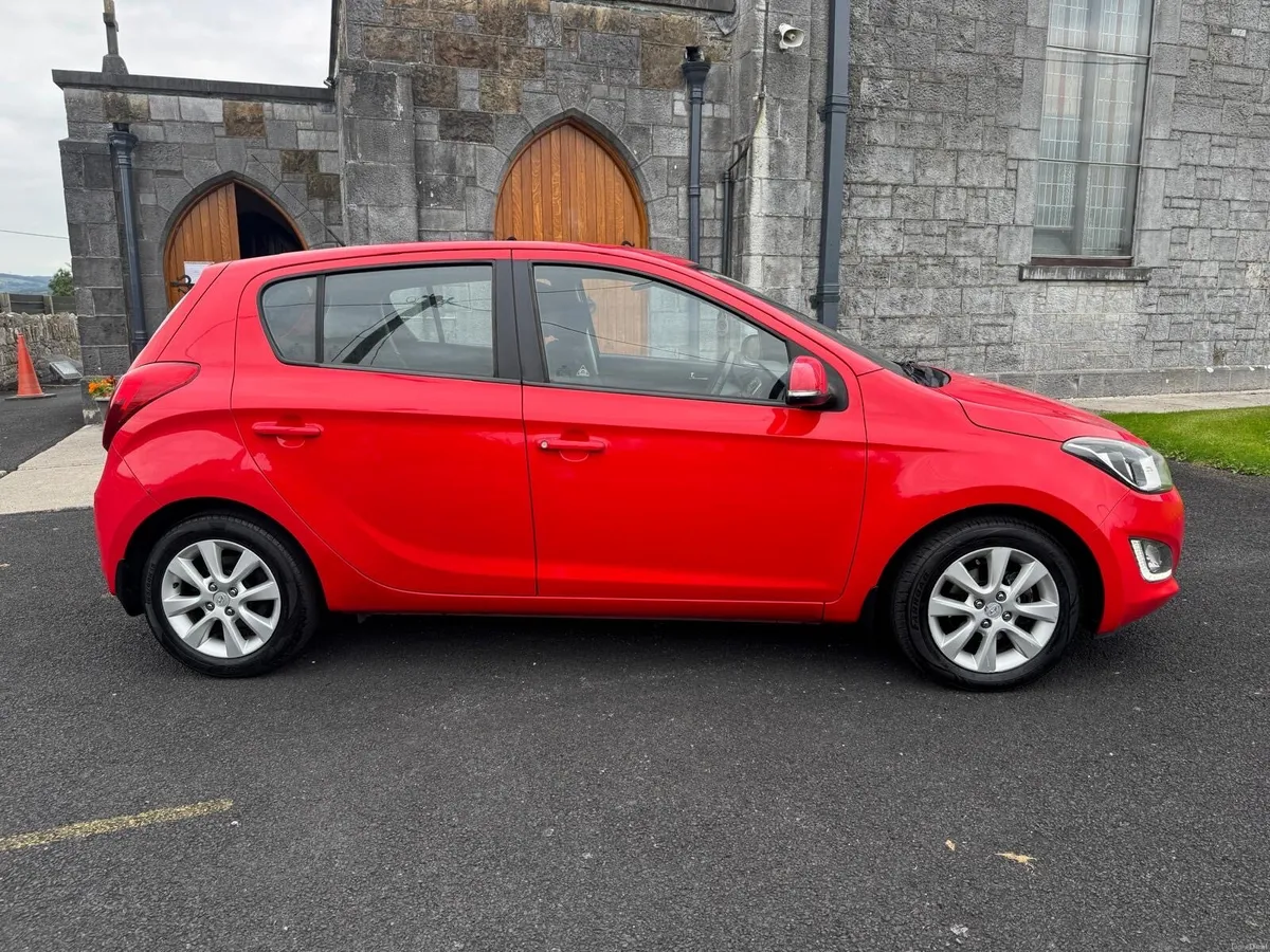 Hyundai i20 - Image 2