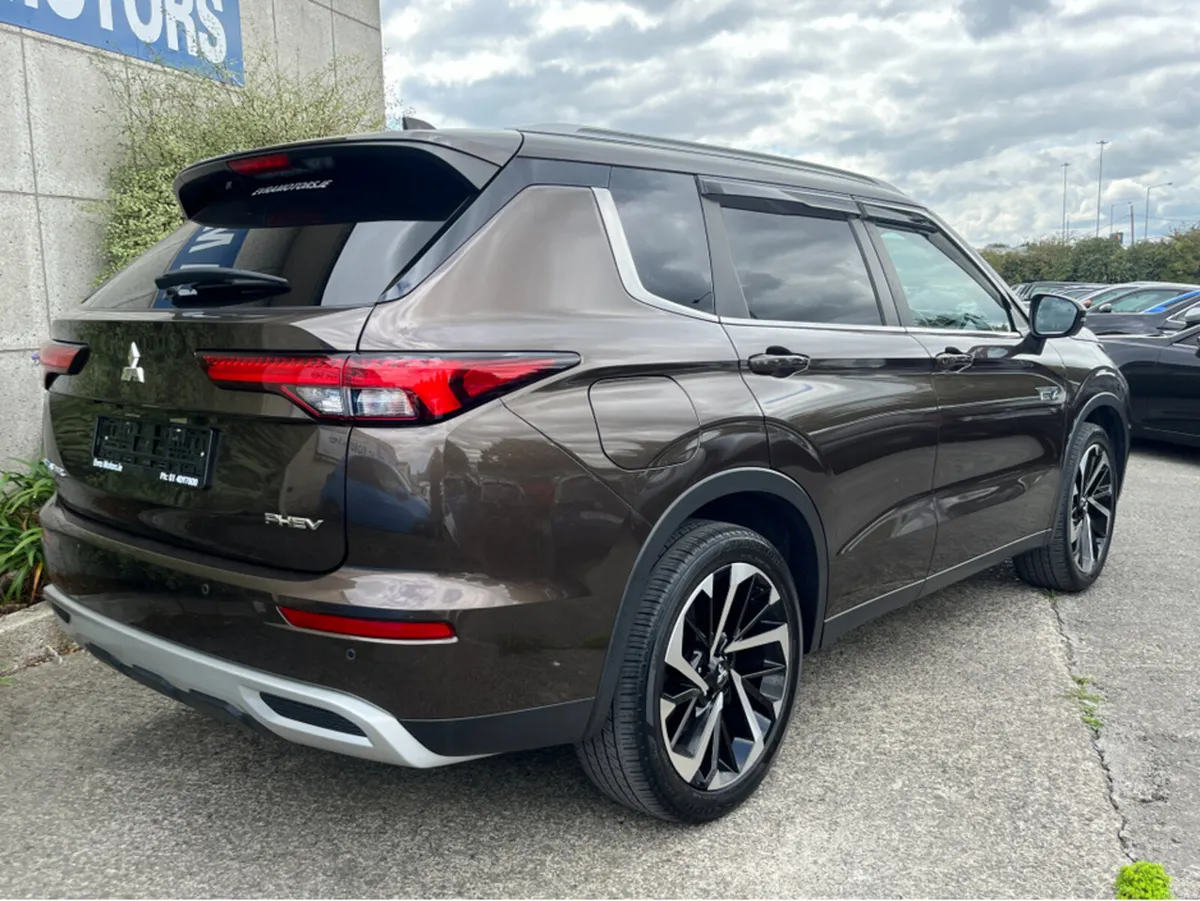 Mitsubishi Outlander G PHEV 4WD AUTOMATIC 2.4 PETR - Image 4