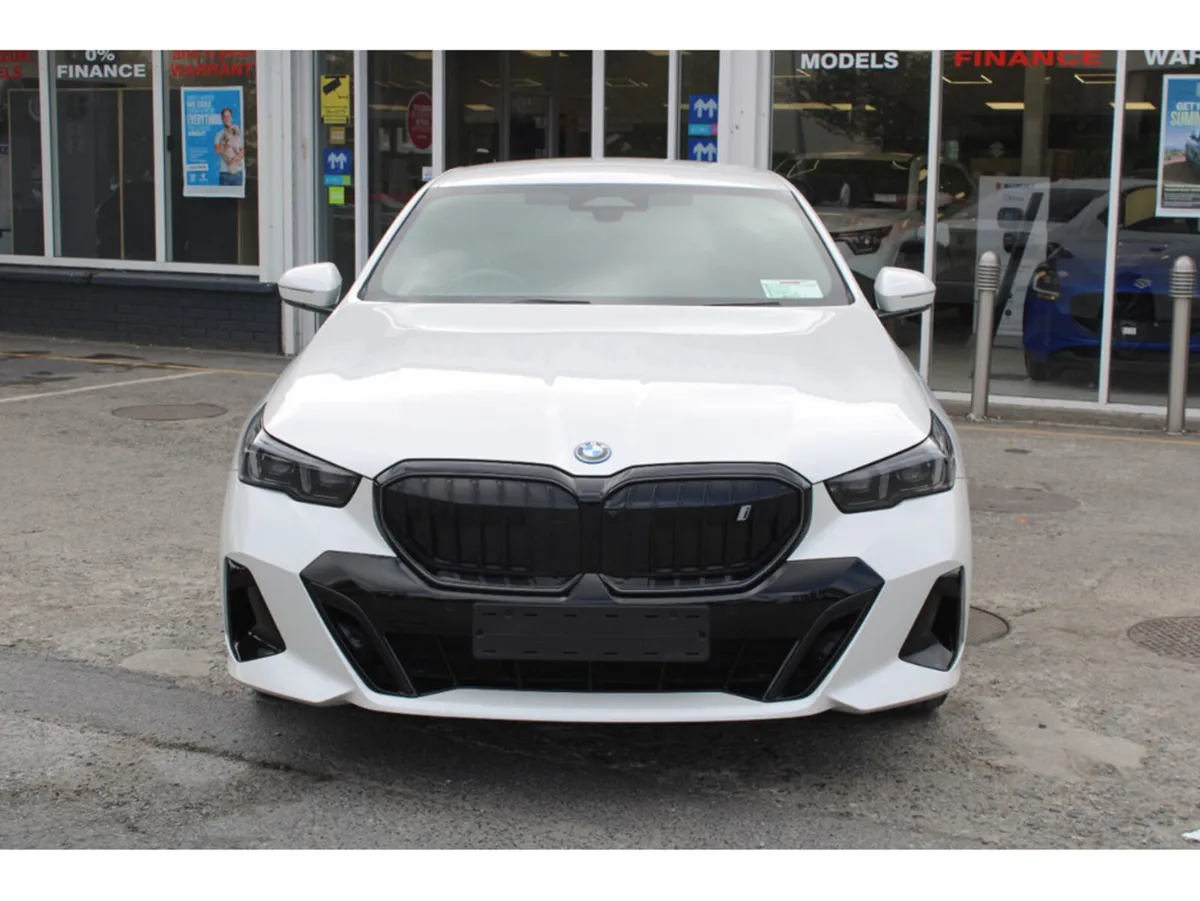 BMW i5 EDRIVE40 M SPORT PRO ,TECH PACK ,COMFORT PA - Image 4
