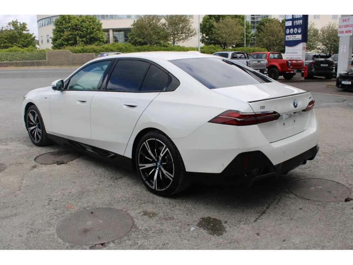 BMW i5 EDRIVE40 M SPORT PRO ,TECH PACK ,COMFORT PA - Image 6