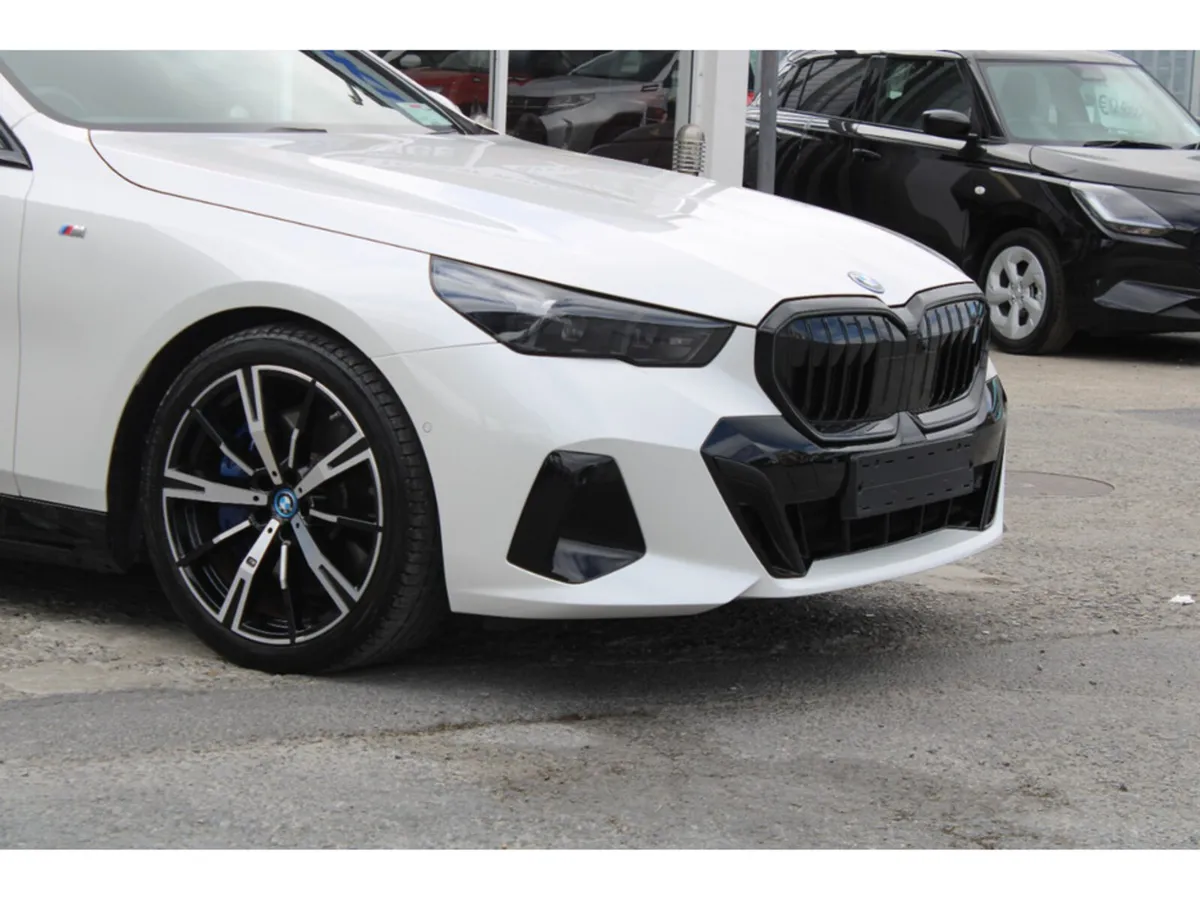 BMW i5 EDRIVE40 M SPORT PRO ,TECH PACK ,COMFORT PA - Image 3