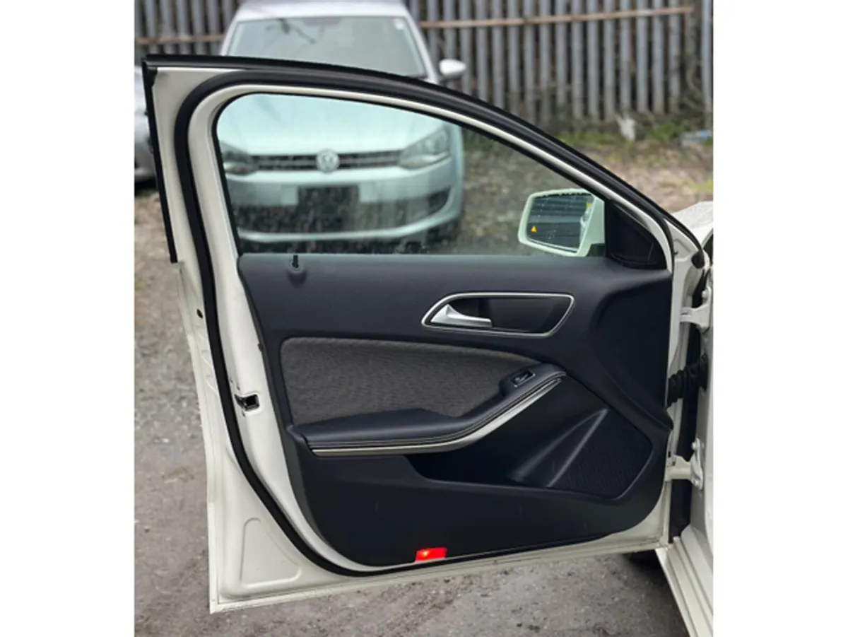 Mercedes-Benz A-Class A180 1.6 Petrol Automatic (3 - Image 6