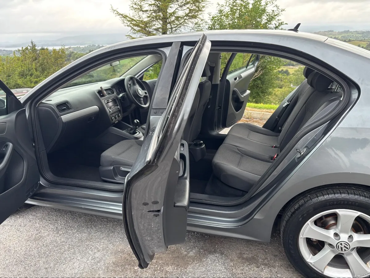 Volkswagen Jetta 2014 diesel 1.6 - Image 5