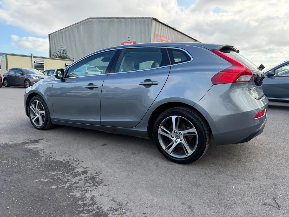 2015 VOLVO  V40     NEW NCT 2027 - Image 5