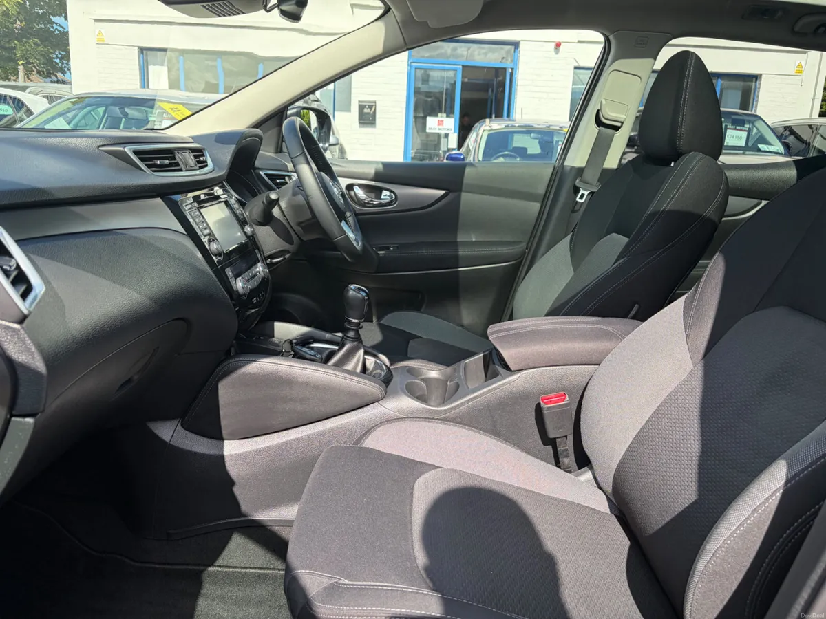 2018 NISSAN QASHQAI 1.2 PETROL N CONNECTA PAN ROOF - Image 4