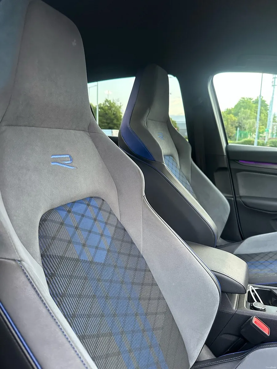 221 Volkswagen Golf R - Image 6