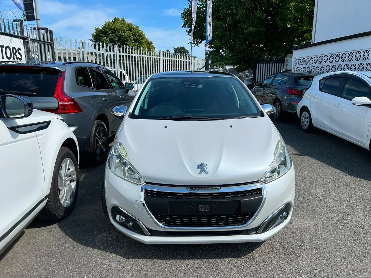 2016 PEUGEOT 208 GLASS ROOF Automatic - Image 3