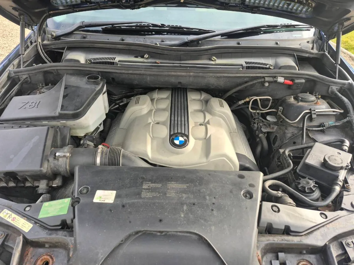 BMW X5 4.8iS - Image 2