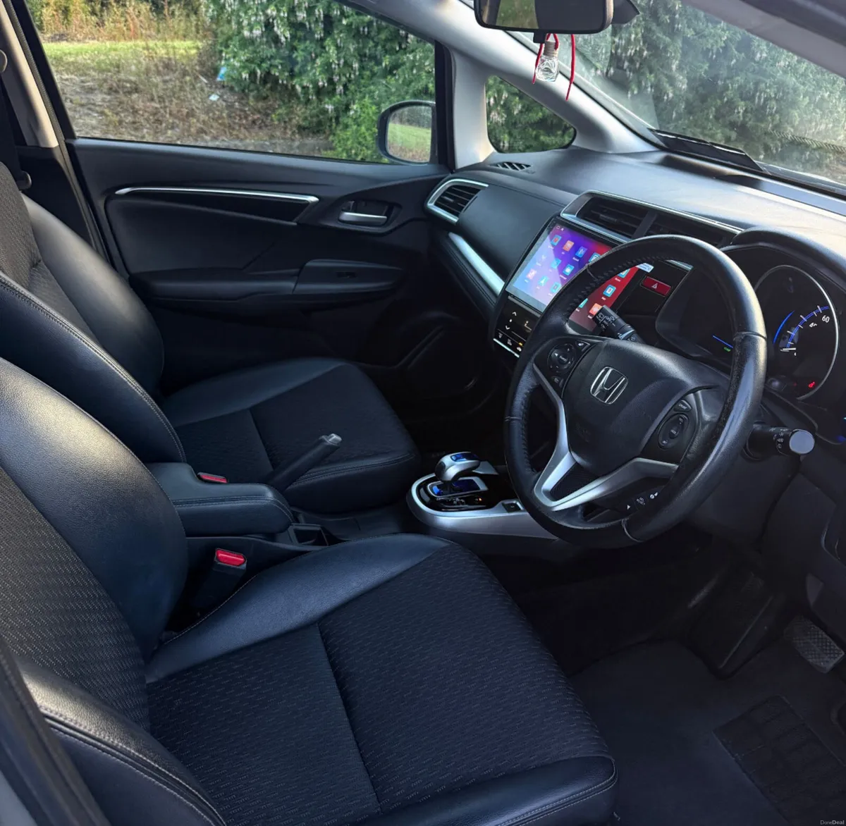 2014 HONDA FIT. 81K KMS ONLY . NEW NCT. AUTO 1.5 - Image 4