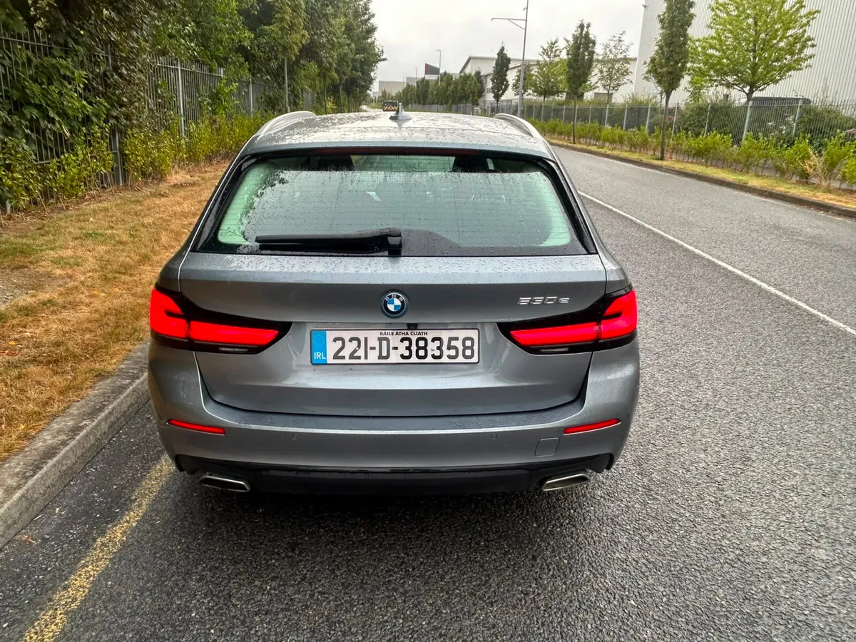 BMW 5-Series 2022 ESTATE 1 OWNER - Image 5