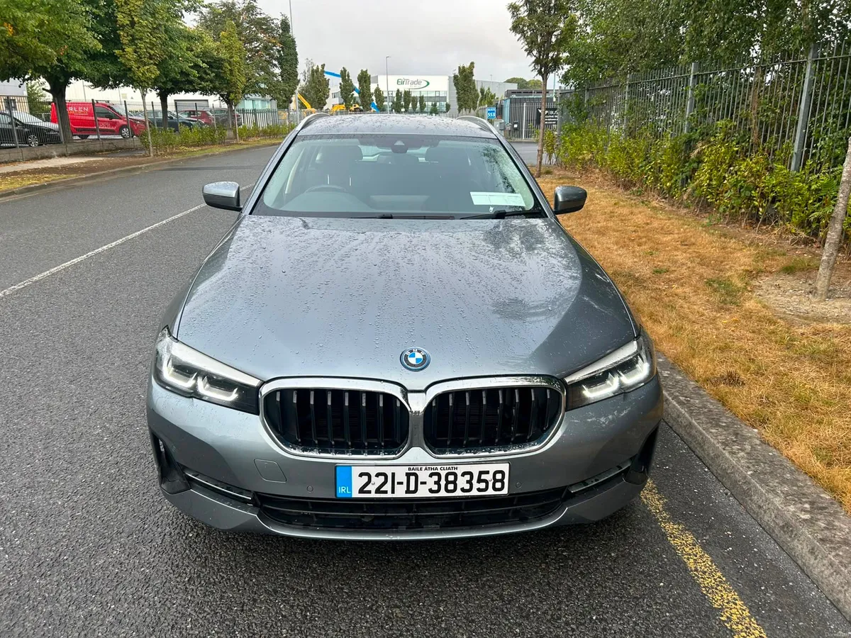 BMW 5-Series 2022 ESTATE 1 OWNER - Image 4