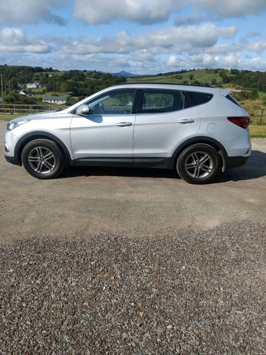 Hyundai Santa Fe 7 seater - Image 2