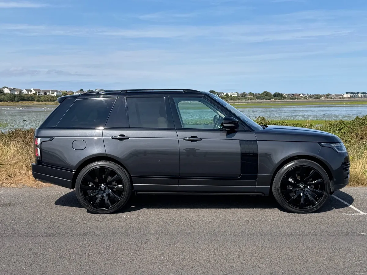 Range Rover Vogue Autobiography Black Edition 2020 - Image 2