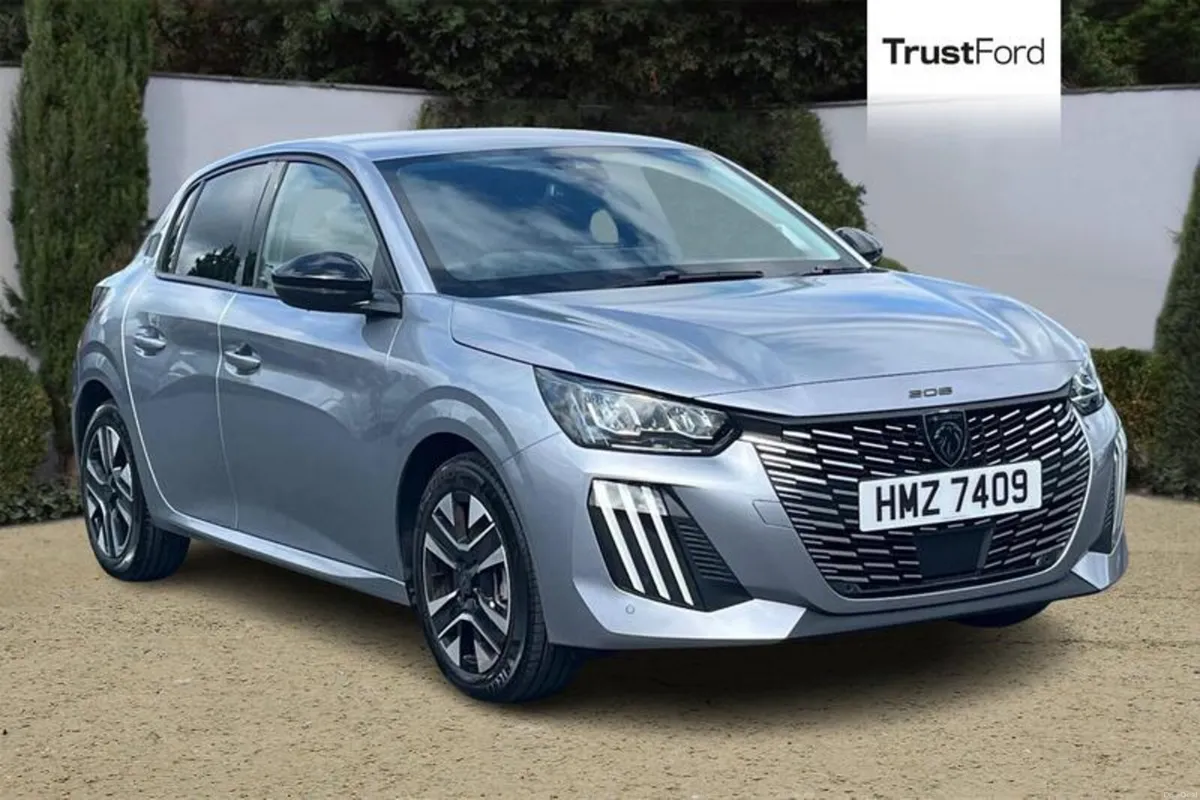 Peugeot 208 1.2 PureTech 100 Allure 5dr - PARKING - Image 1