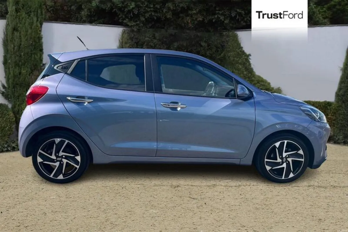 Hyundai i10 1.0 MPi Premium 5dr **HEATED FRONT SEA - Image 3