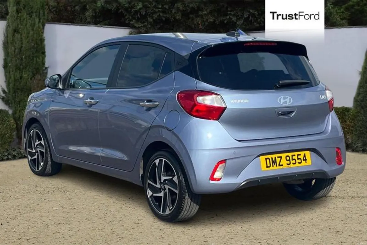 Hyundai i10 1.0 MPi Premium 5dr **HEATED FRONT SEA - Image 2