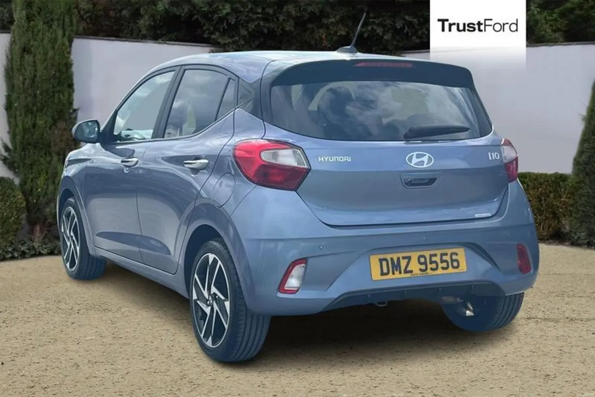 Hyundai i10 1.0 MPi Premium 5dr **HEATED FRONT SEA - Image 2