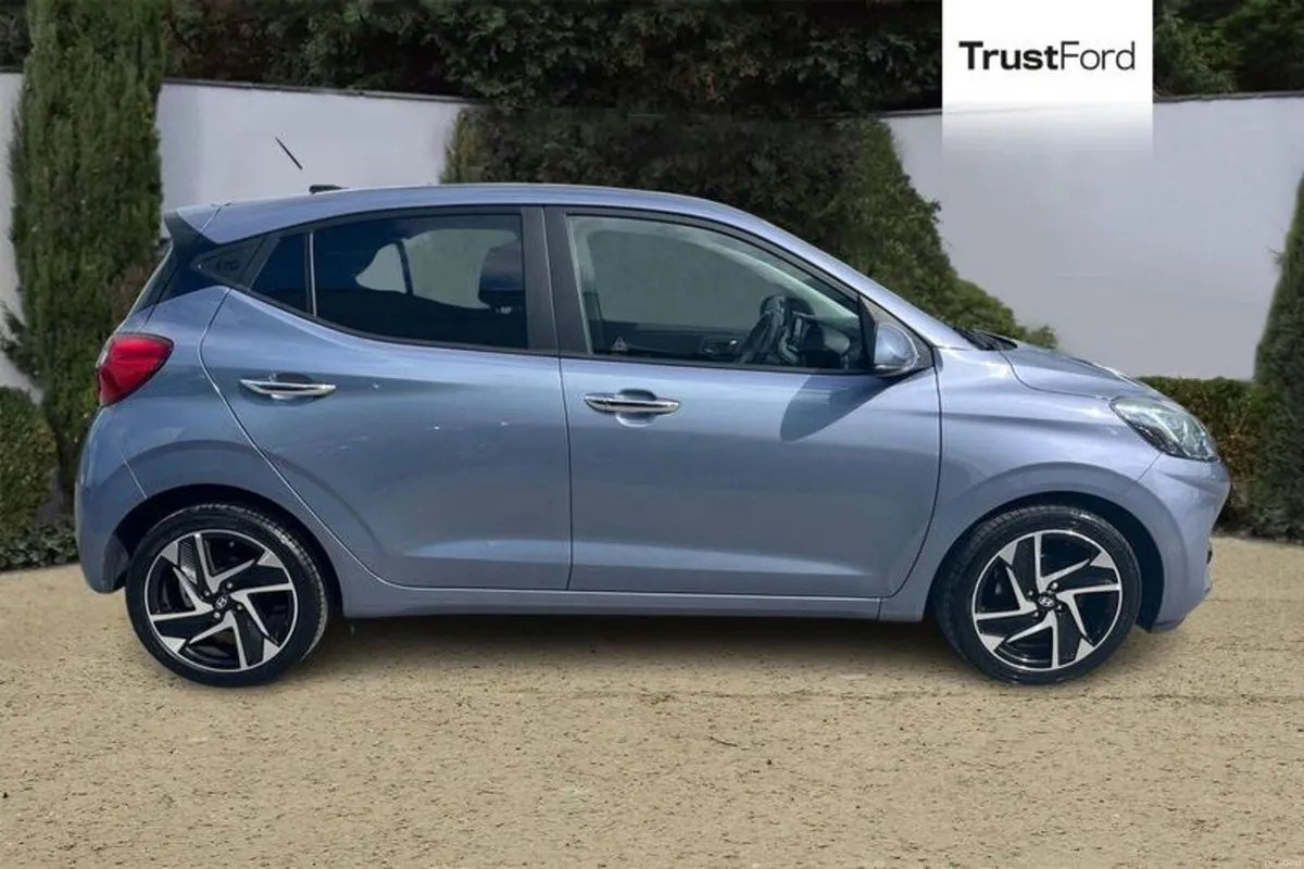 Hyundai i10 1.0 MPi Premium 5dr **HEATED FRONT SEA - Image 3