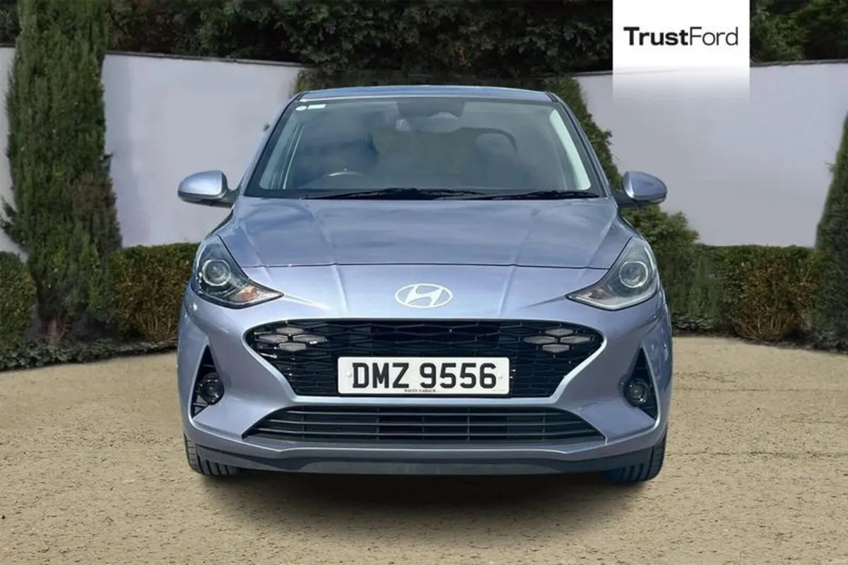 Hyundai i10 1.0 MPi Premium 5dr **HEATED FRONT SEA - Image 6