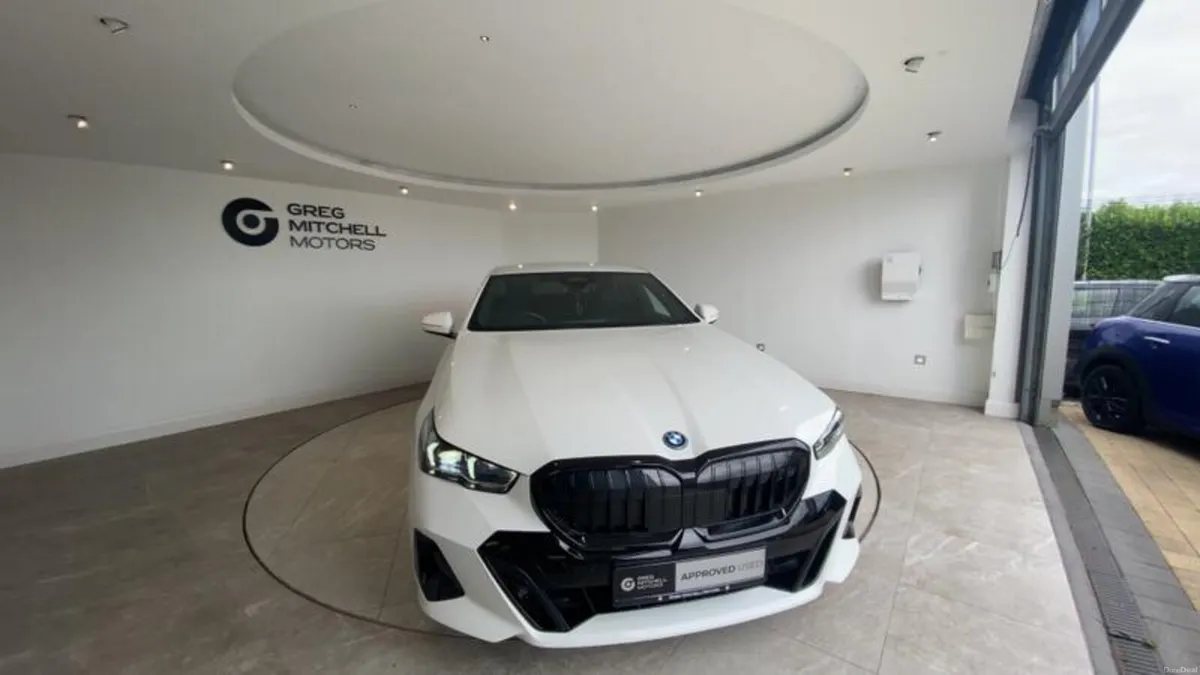 BMW i5 250kW eDrive40 M Sport 84kWh 4dr Auto - Image 2