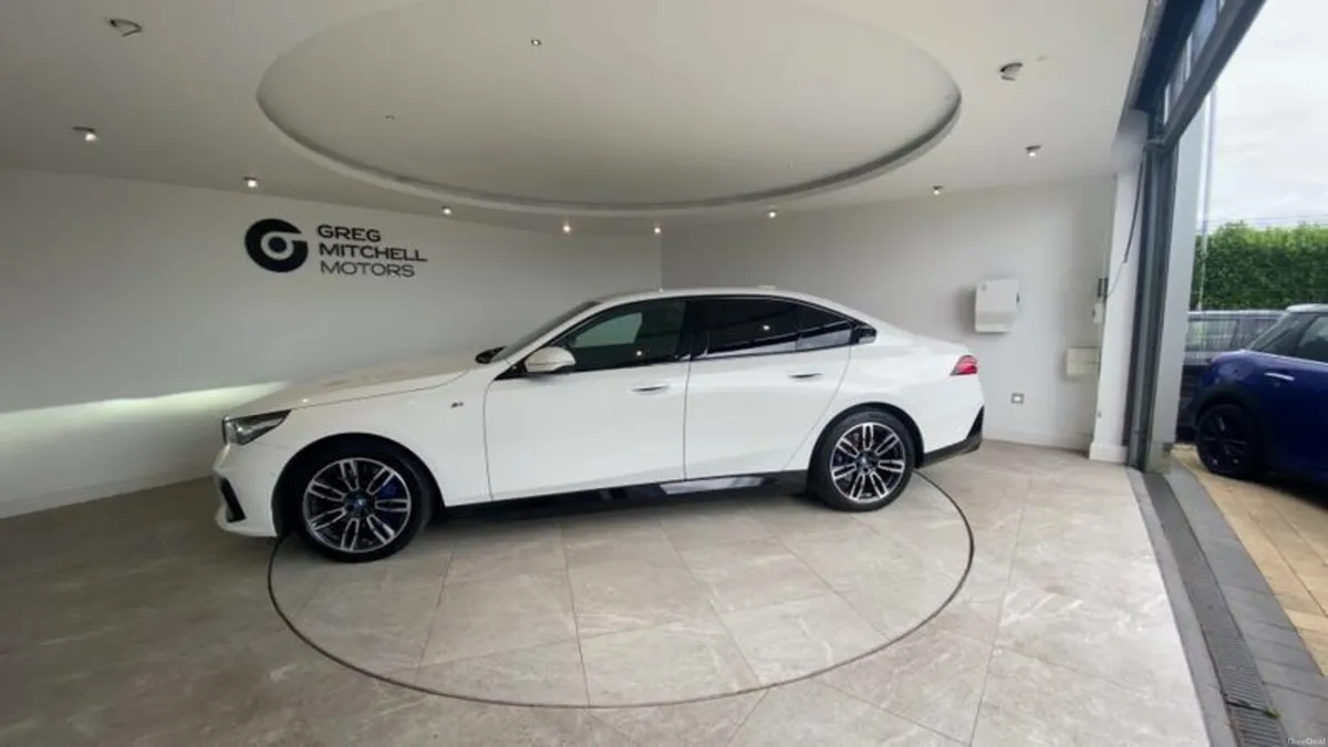 BMW i5 250kW eDrive40 M Sport 84kWh 4dr Auto - Image 4