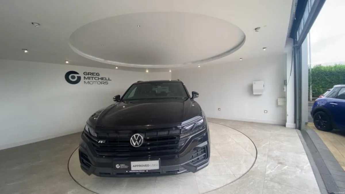 Volkswagen Touareg 3.0 V6 TDI 4Motion Black Editio - Image 3