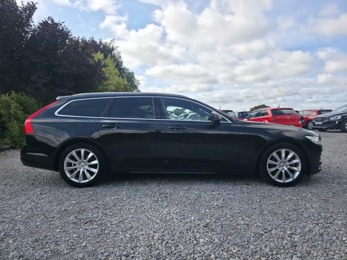 2020 Volvo V90 D4 Momentum - Automatic - Image 6