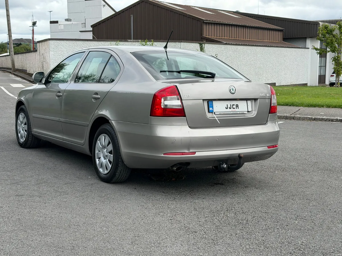 ABSOLUTELY STUNNING 2012 1.6 TDI TAX AND NCT - Image 5