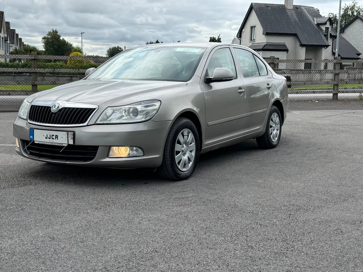 ABSOLUTELY STUNNING 2012 1.6 TDI TAX AND NCT - Image 3
