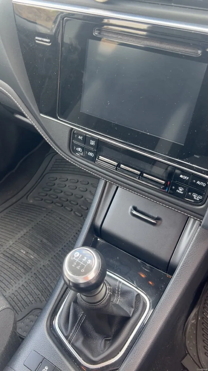 Toyota Auris Luna 1.4 Petrol - Image 6