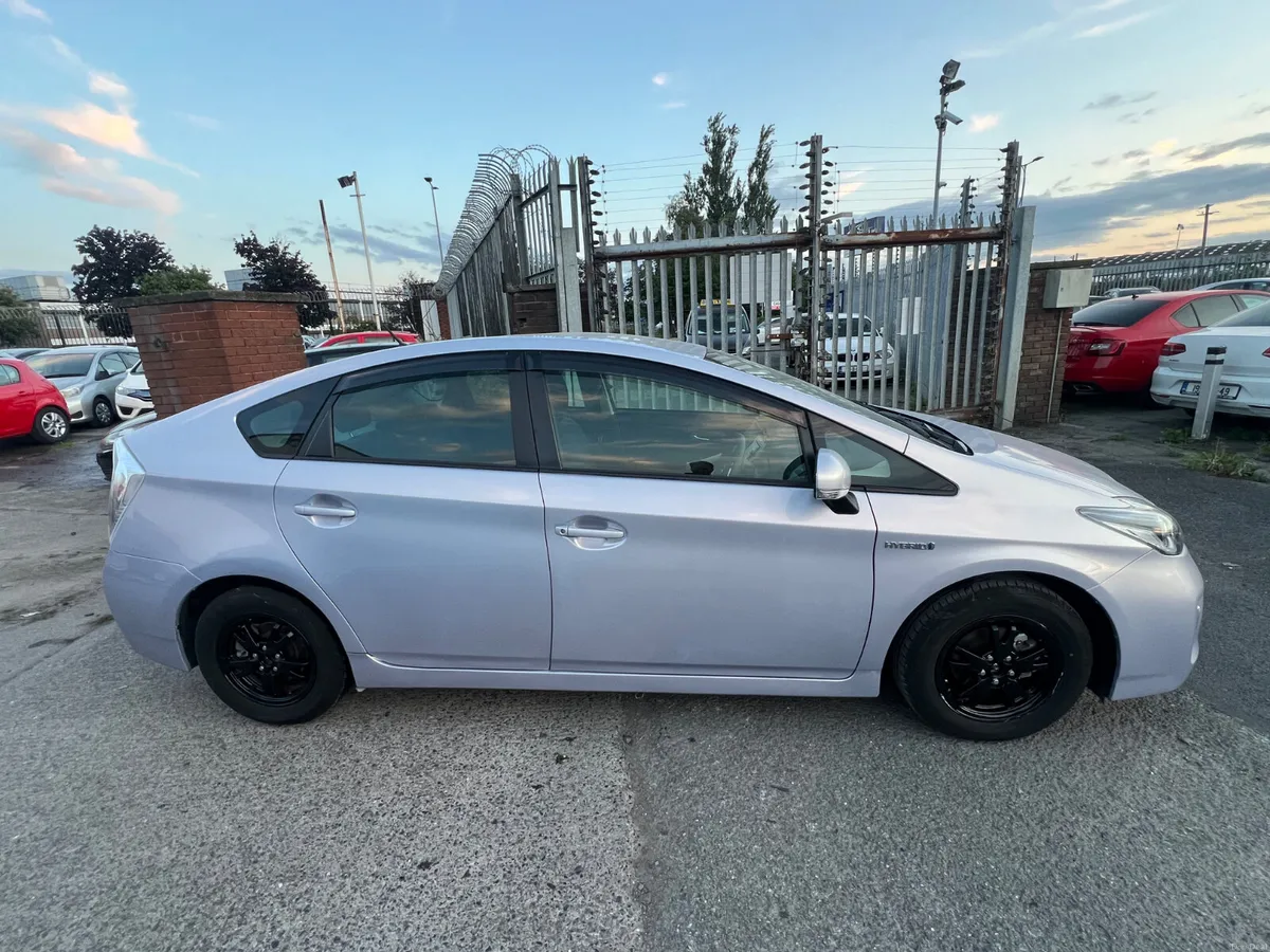 2015 Toyota Prius 1.8 Hybrid / only 41608km - Image 5