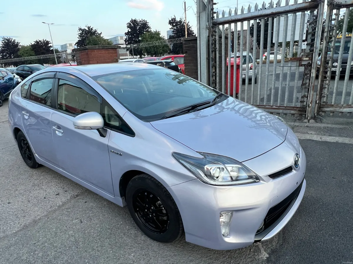 2015 Toyota Prius 1.8 Hybrid / only 41608km - Image 2