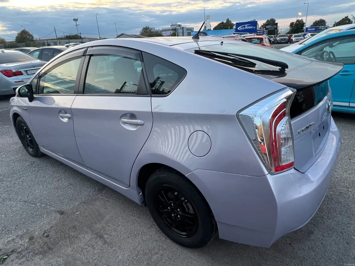 2015 Toyota Prius 1.8 Hybrid / only 41608km - Image 6