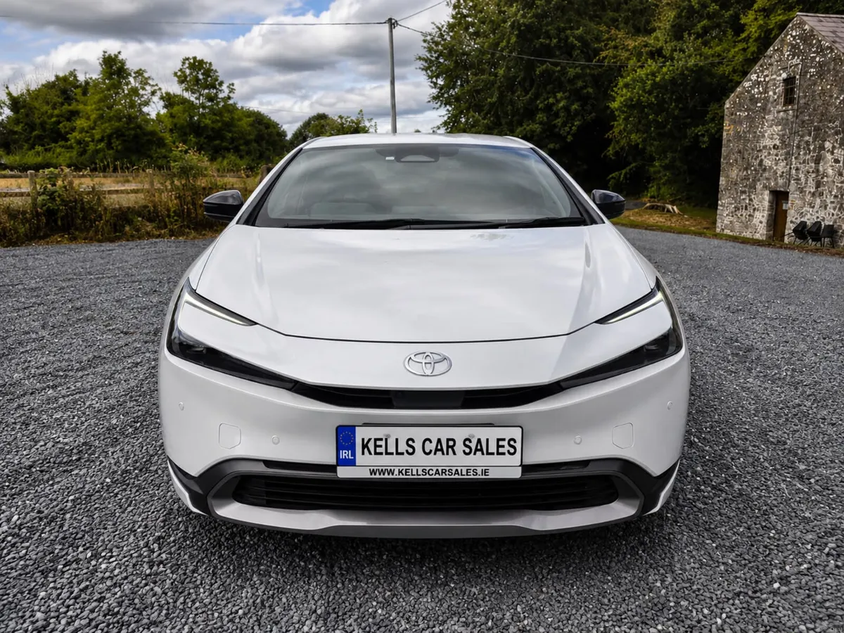 Toyota prius 2023 1.8 hybrid - Image 2